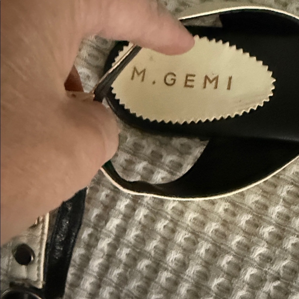 M. Gemi Women's Black and Cream Flats - Picture 3 of 5